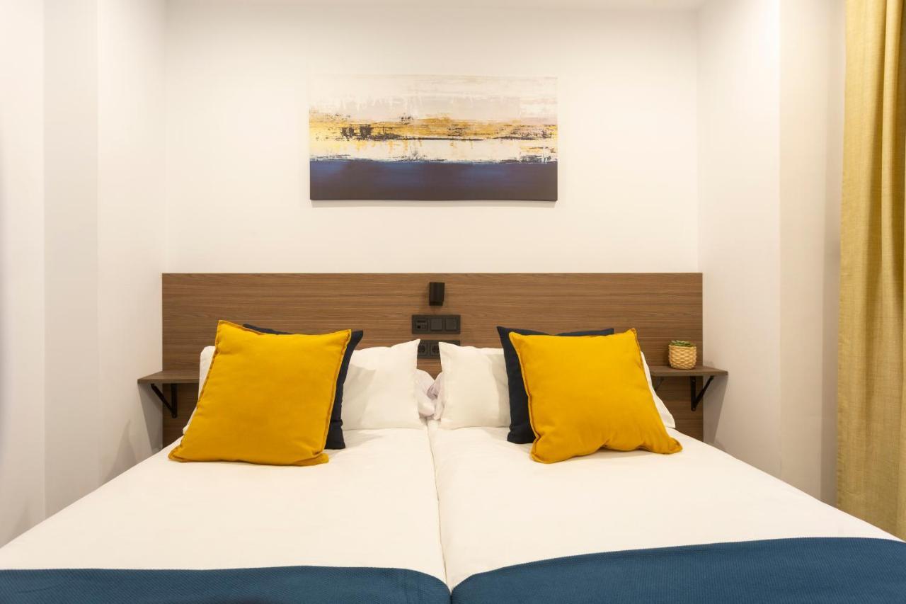 Apartamentos Bajeles Sevilla Urban מראה חיצוני תמונה